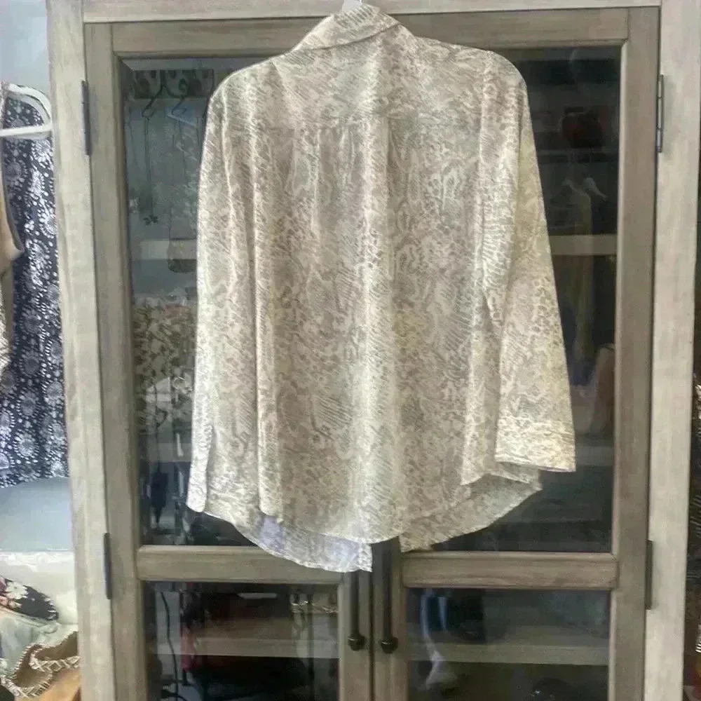 chicos python print shirt Size Large - Picture 6 of 6